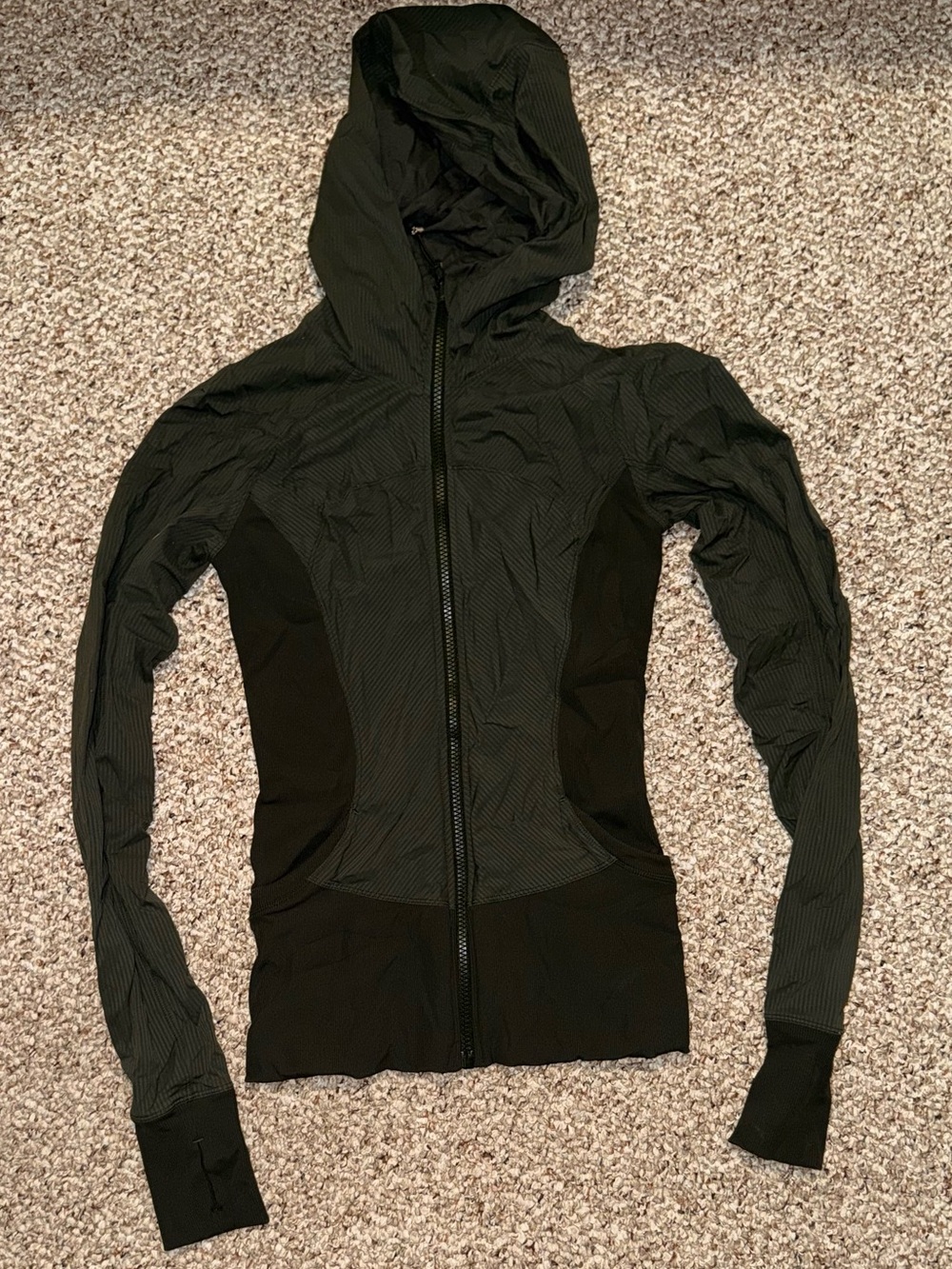 Lululemon In Flux Jacket • Size 4 • Olive